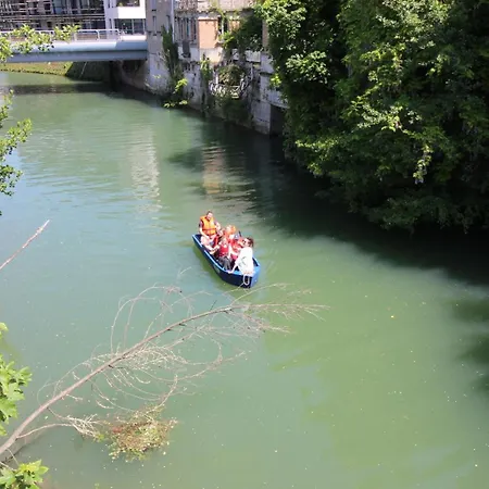 Le Embarque - Gere Par Presta-zen'services - Barque Electrique En Supplement Ferienhaus Verdun