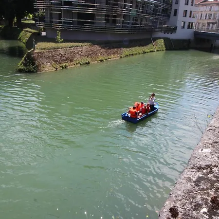 Le Embarque - Gere Par Presta-zen'services - Barque Electrique En Supplement *