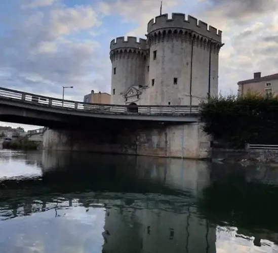 Le Embarque - Gere Par Presta-zen'services - Barque Electrique En Supplement